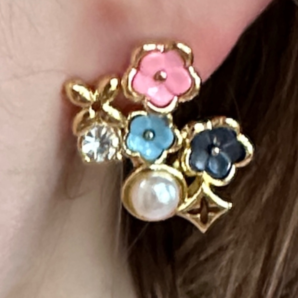 Louis Vuitton authentic 100%Floral Enamel and Pearl Earrings - Picture 2 of 11